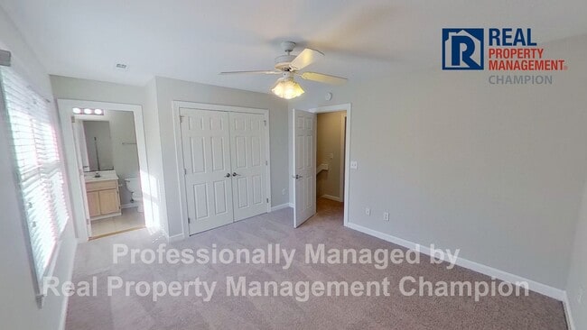 Building Photo - Fabulous End Unit Townhome with Three Master Bedrooms