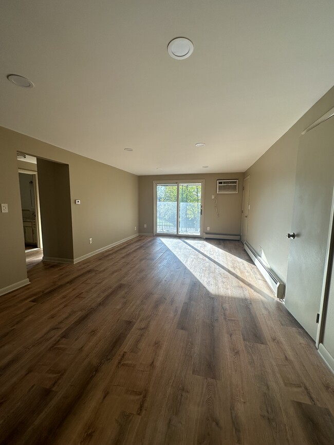 Building Photo - 203 Denrose Dr