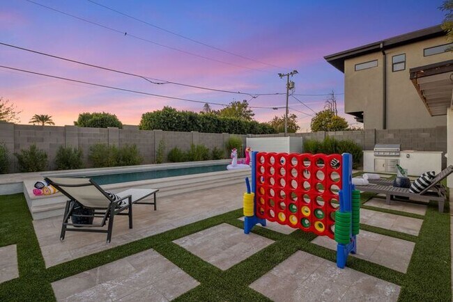 Building Photo - COMING SOON! Fully Furnished 3 Bedroom 3 Bathroom Home in Old Town Scottsdale