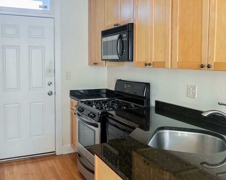 Building Photo - 4808 N Paulina St
