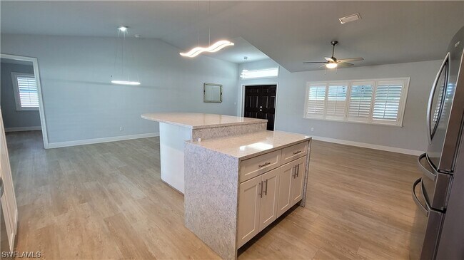 Building Photo - 923 SW 36th Terrace