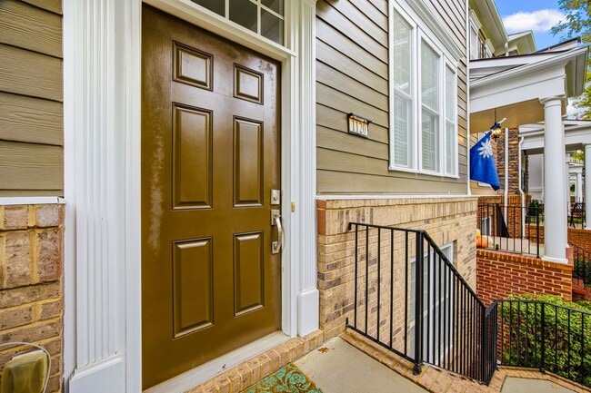 Building Photo - Extremely well-maintained 3-bedroom, 3.5 bath townhome in Baxter Village!