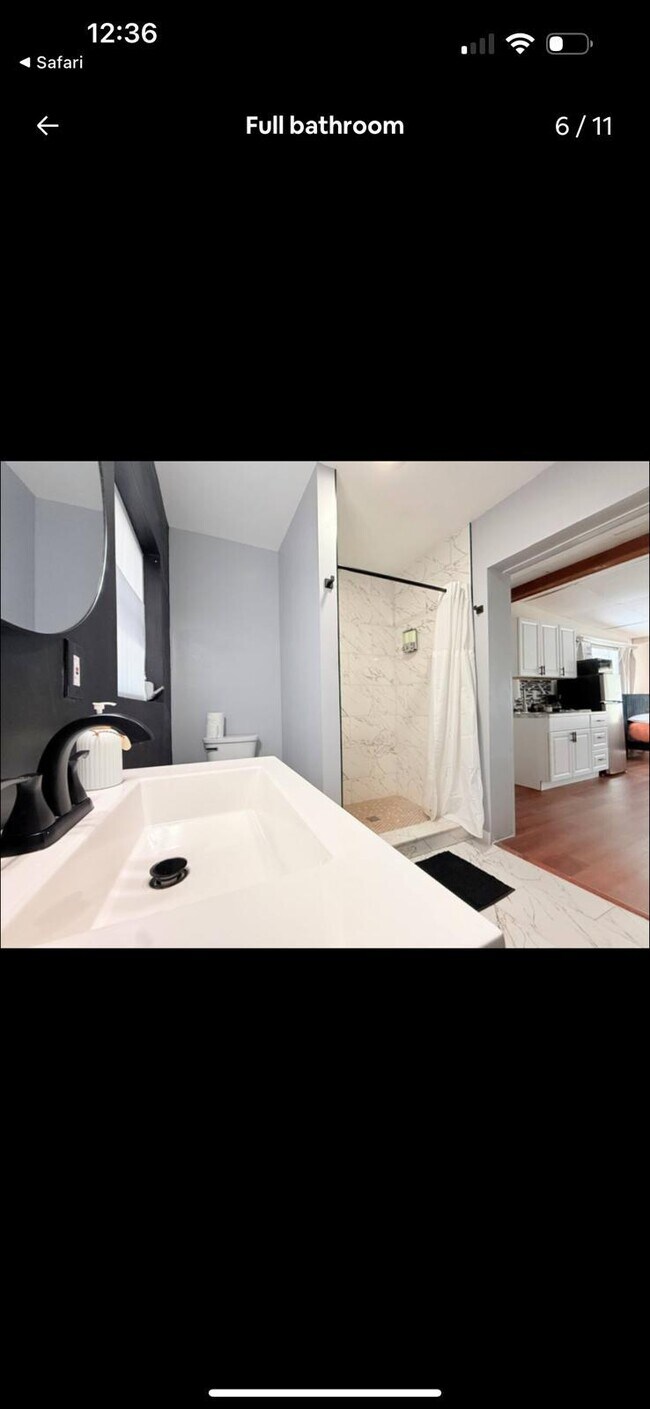 Building Photo - 904 15th St NE