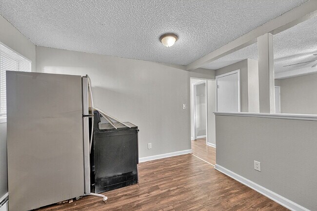 Building Photo - $1,395 — 2 bed, 1 bath renovated basement ...