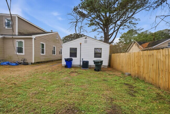 Building Photo - FULLY REMODELED 2 BED, 1.5 BATH BUNGALOW IN NORFOLK FOR RENT!