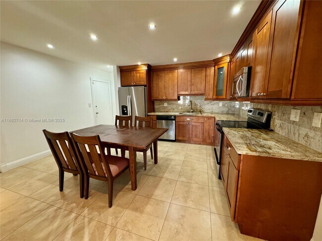 Building Photo - 10768 N Kendall Dr