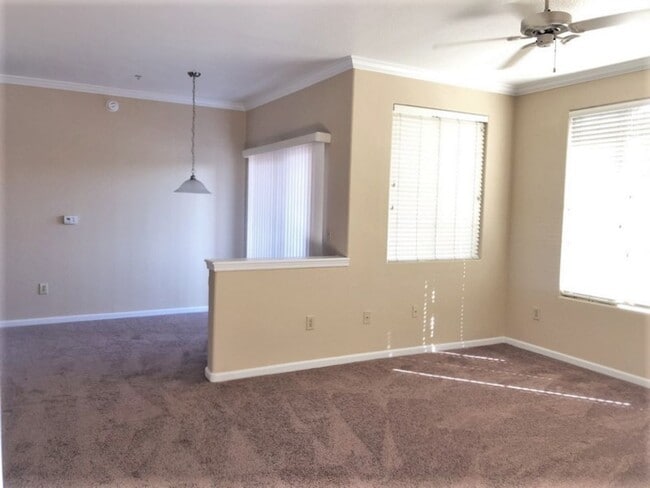 Building Photo - Spacious 1 Bedroom Condo in North Central Phoenix!