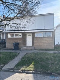 Building Photo - 2340 Elm St
