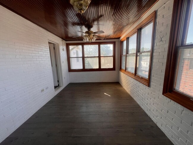 Building Photo - Pittsburgh - 2 Bedroom 1.5 Bathroom - Home...