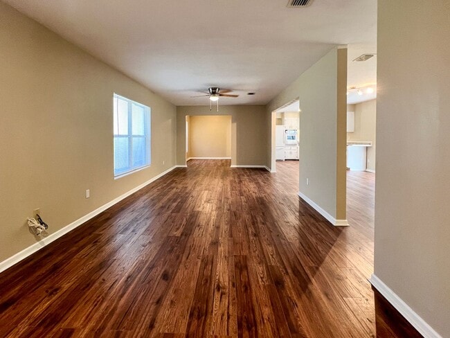 Building Photo - Pet Friendly 3BR/2BA NW Gainesville Home - Available mid-July!