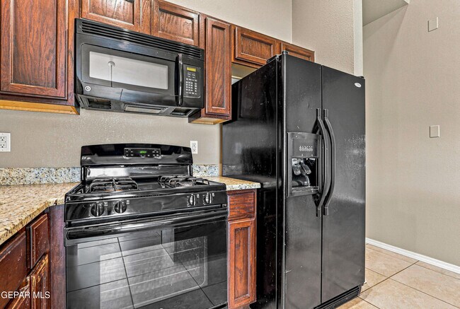 Building Photo - 7008 Faxon Dr