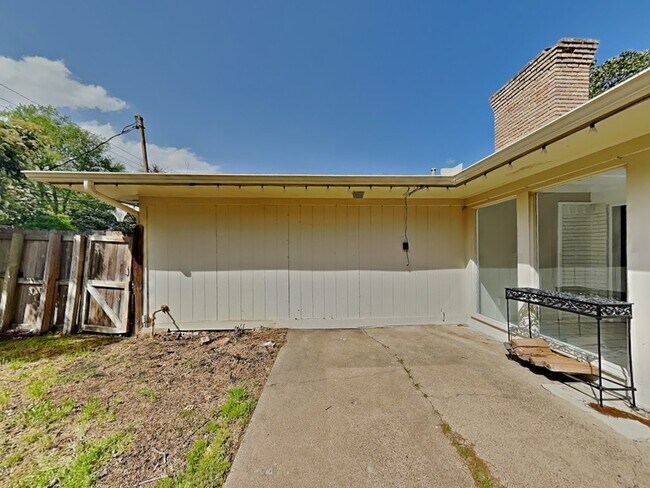 Building Photo - 204 Murray Ln