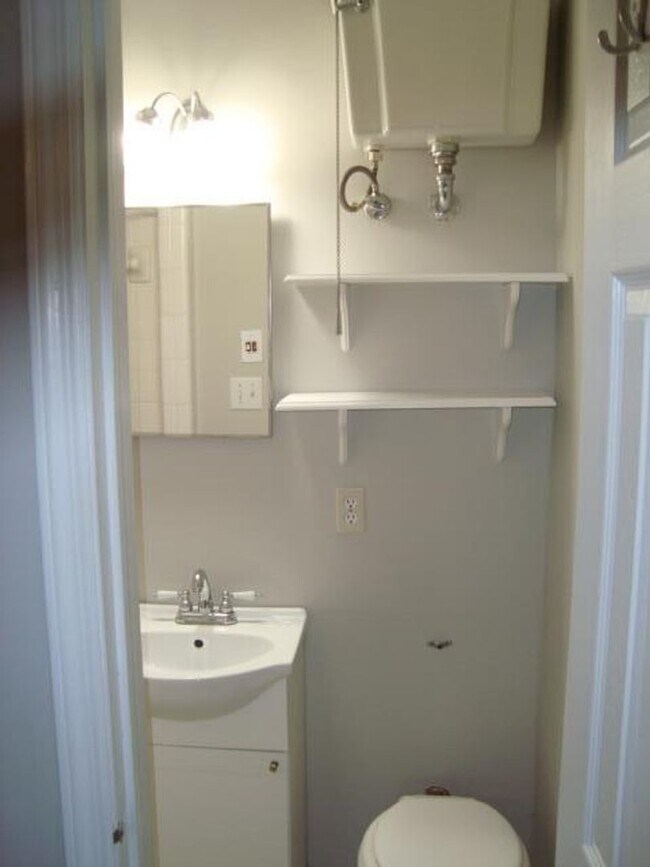 Building Photo - Rent Ready 3 bedroom and 2 bathroom!