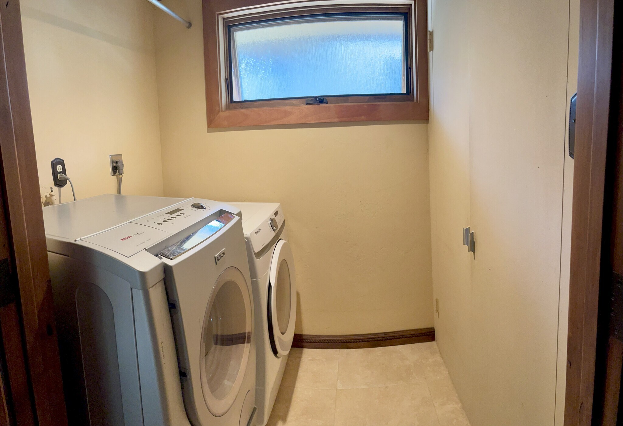Laundry Room - 1173 Van Nuys St