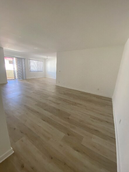 Building Photo - 5335 Yarmouth Ave