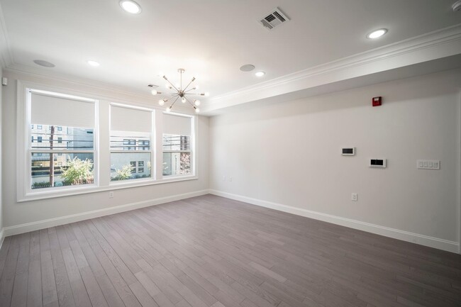 Building Photo - 131 Clifton Pl