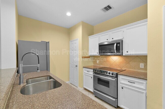 Building Photo - 2711 Polk St
