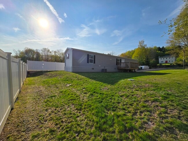 Building Photo - 44 Gale Rd