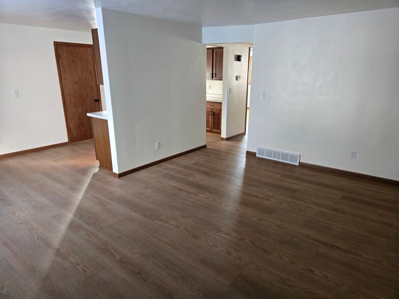 Building Photo - 2709 Hillwood Ct