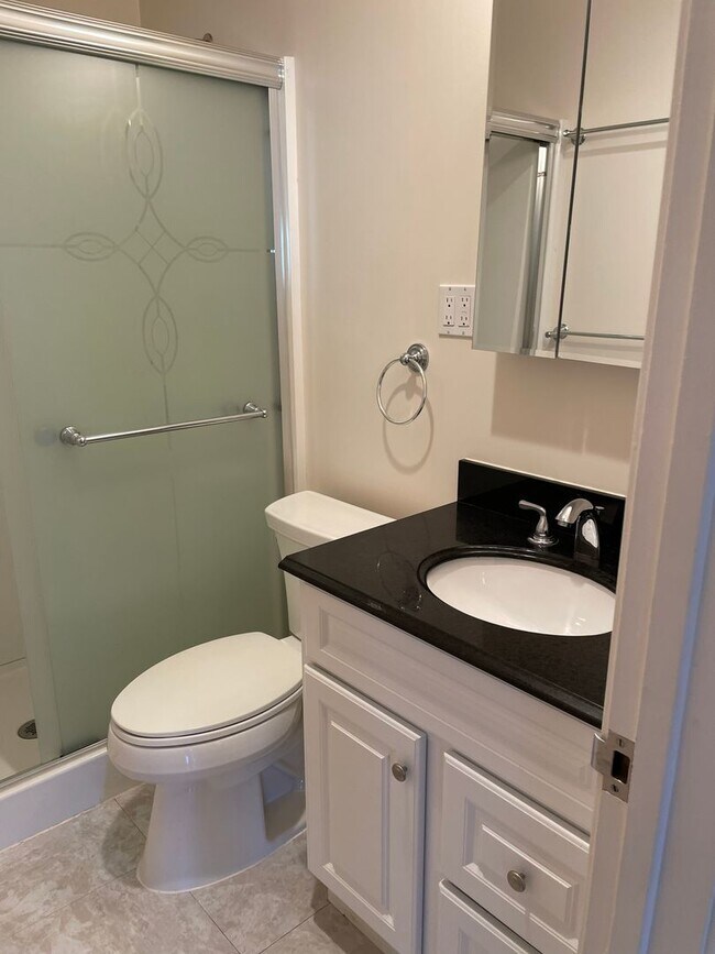 Building Photo - 207 Kent Ave