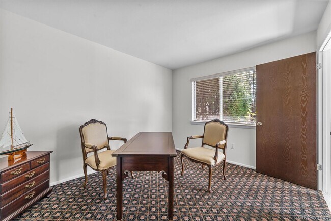 Building Photo - 164 Carriage Ct