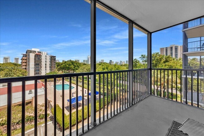 Building Photo - 3101 N Country Club Dr