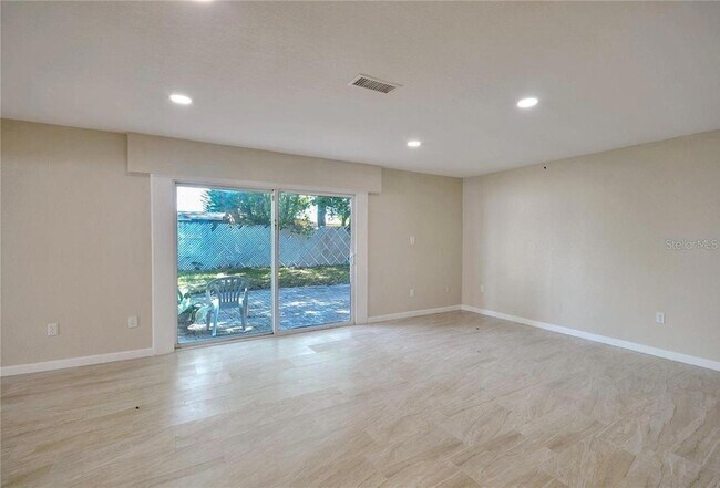 Building Photo - 757 Evangeline Ave