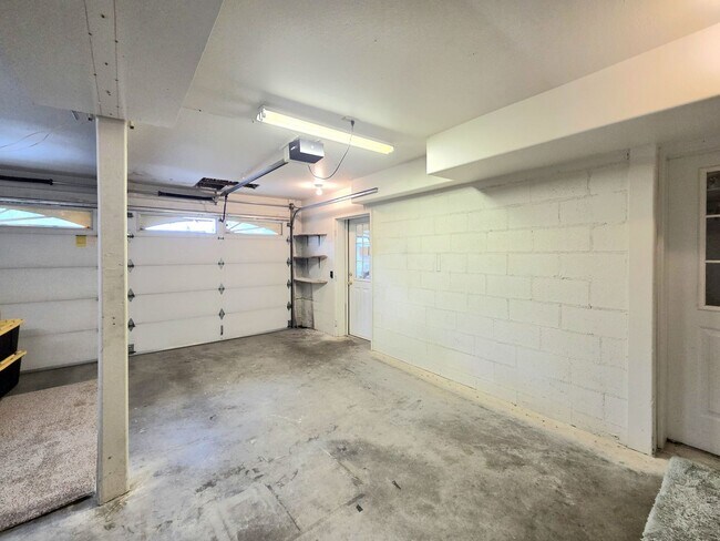 Building Photo - 1580 S Miller St