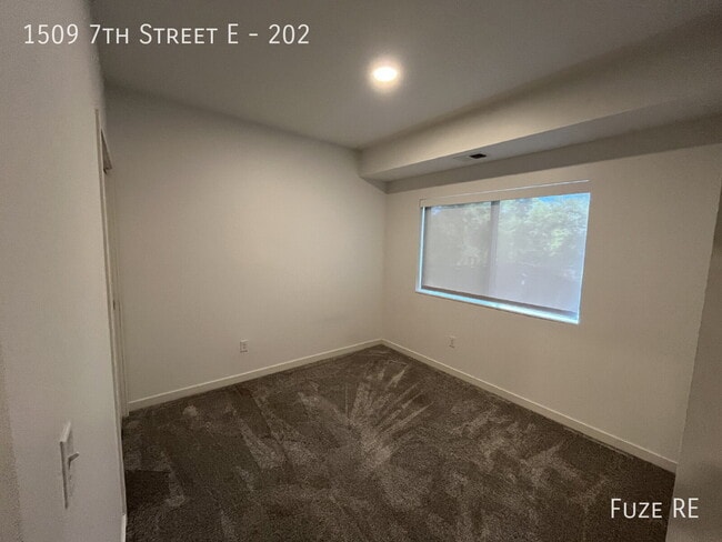 Building Photo - 1509 7th St E