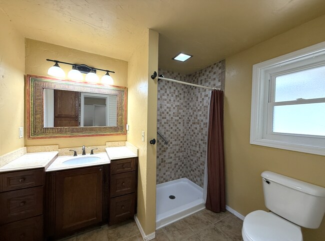 Building Photo - Timeless Comfort in Midwest City – 3BR Hom...