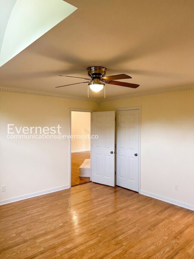 Building Photo - 2581 Glenridge Ct