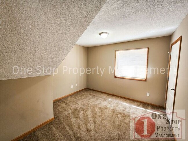 Building Photo - 3-Bedroom, 2.5-Bathroom home in Independence