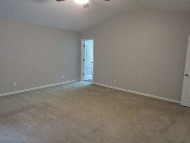 Building Photo - 42 Pinto Trail
