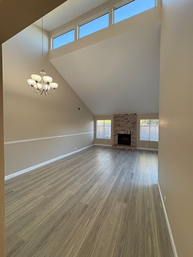 Building Photo - Charming Townhouse Located In Foster City Available Now!