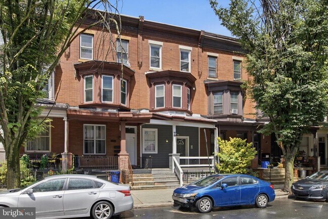 Building Photo - 2238 N Park Ave