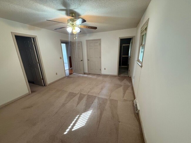 Building Photo - Spacious 4-Bedroom, 3-Bath Home in a Desir...