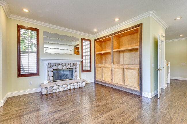 Building Photo - 5960 Juniper Ct
