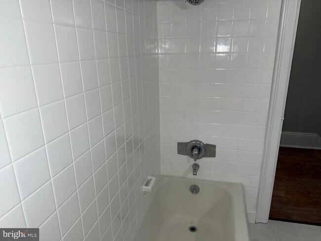 Building Photo - 645 E High St