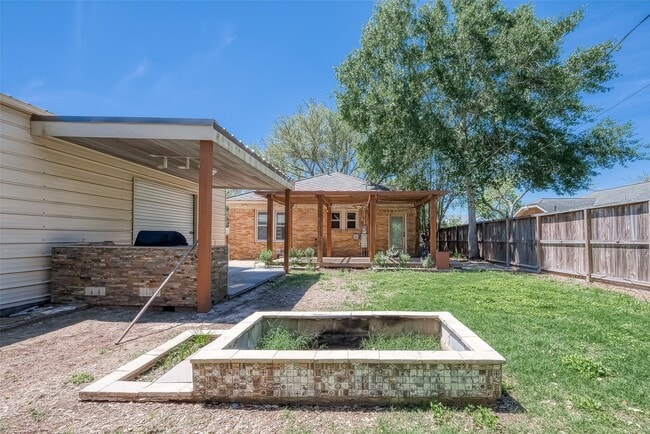 Building Photo - 1309 2nd St