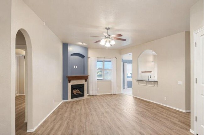 Building Photo - 832 Carol Ann Pl