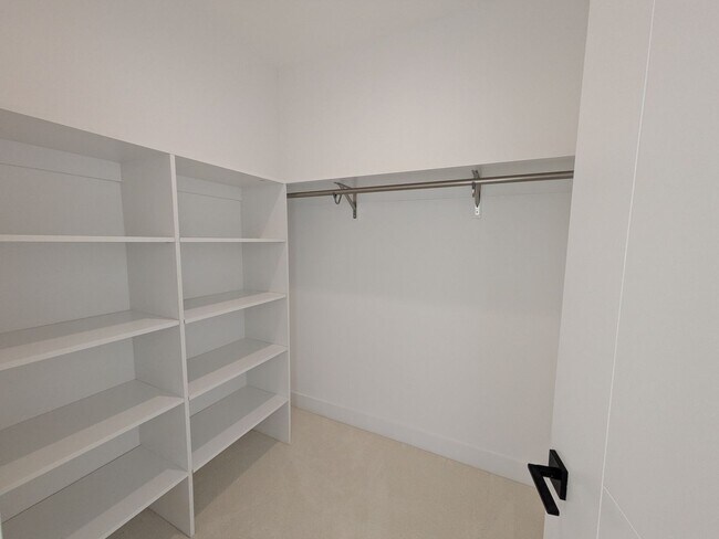 Building Photo - View of the Bay! 3 Bed 3.5 Bath with Garage!