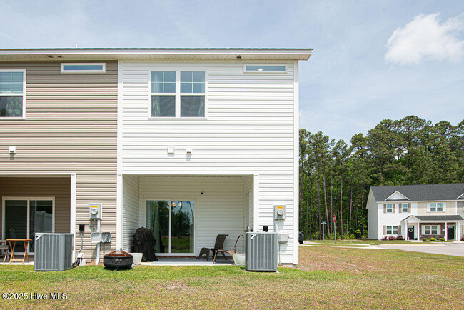 Building Photo - 1 Jaydn Dr W