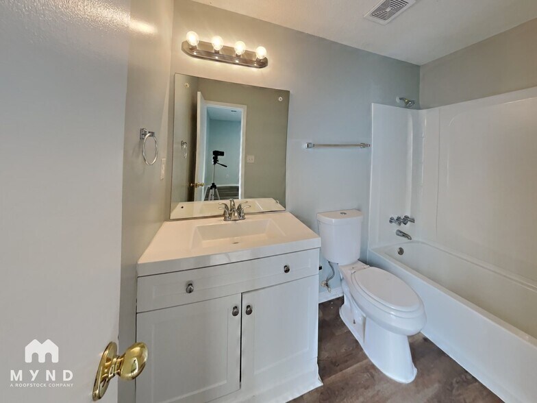 Building Photo - 3355 Carroll Dr