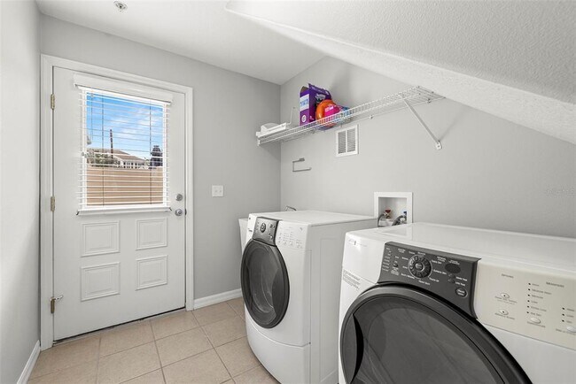 Building Photo - 509 S Matanzas Ave