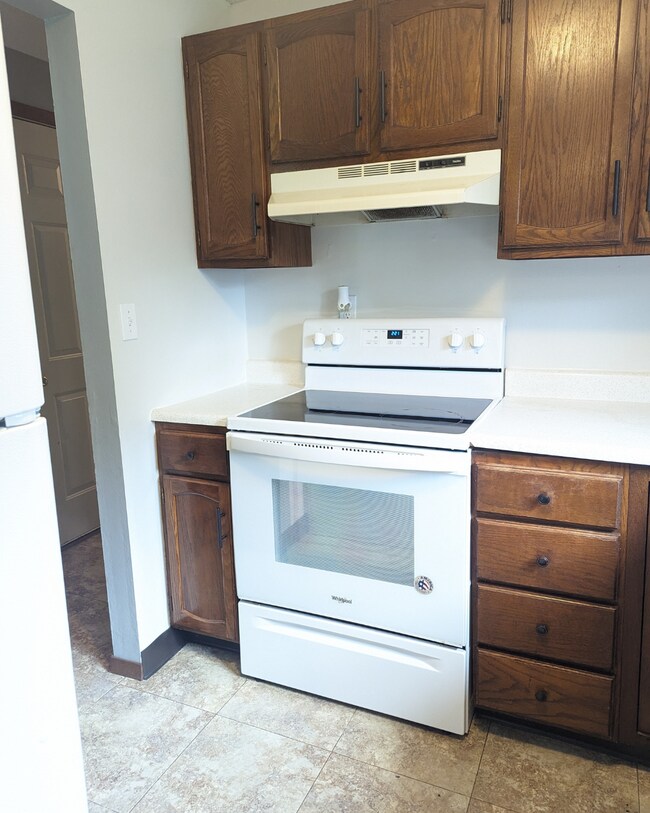 Building Photo - 715 21st St S