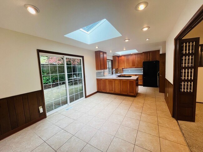 Building Photo - Charming One-Level Home in Garden Home — Near Washington Square & Trader Joe’s! Landscaping Inclu...