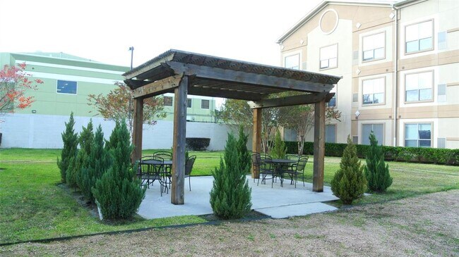 Building Photo - 6655 W Sam Houston Pkwy S