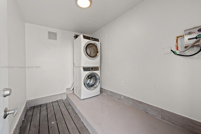 Building Photo - 4080 Hardie Ave