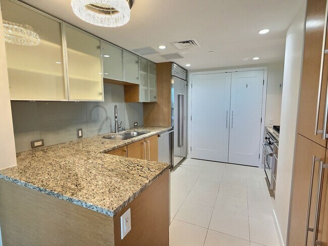Building Photo - Luxurious One-Year Rental in the Heart of Kaka‘ako – with  Resort Amenities