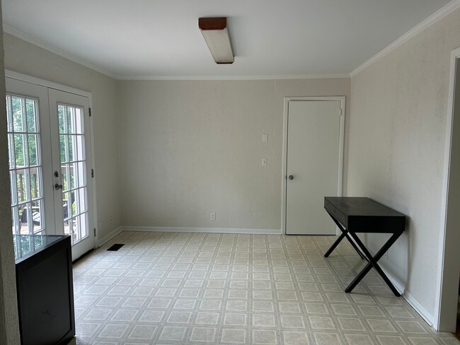 Building Photo - 229 Riverside Dr
